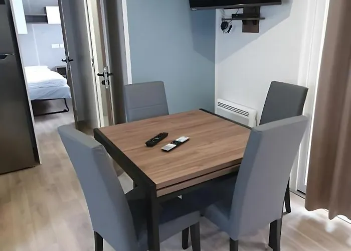 Mobile 789 Bois Dormant 营地 圣让-德蒙